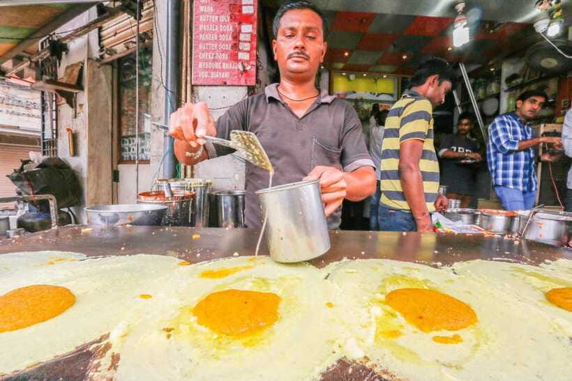 Kuala Lumpur: Evening Food Tour by Bike - Elena’s personal guiding style