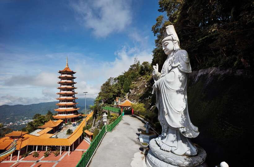 Kuala Lumpur: Genting Highlands & Batu Caves Day Trip - Visiting Batu Caves and climbing 272 steps