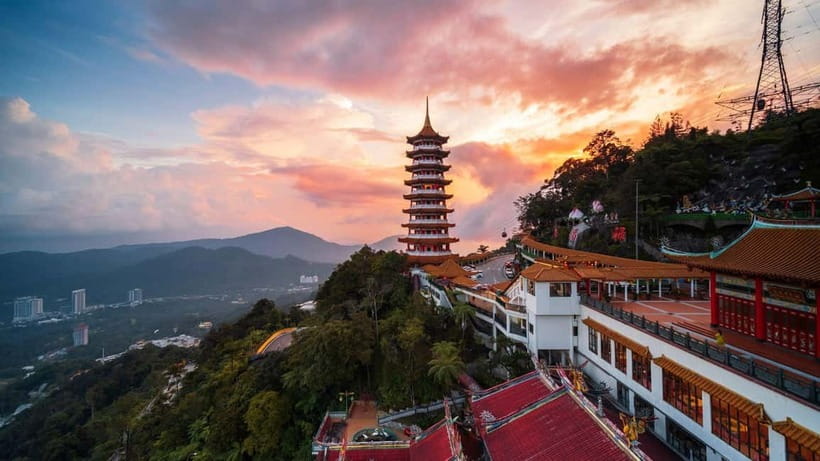 Kuala Lumpur: Genting Highlands Tour with Awana Cable Car - Chin Swee Caves Temple offers the quietest hour