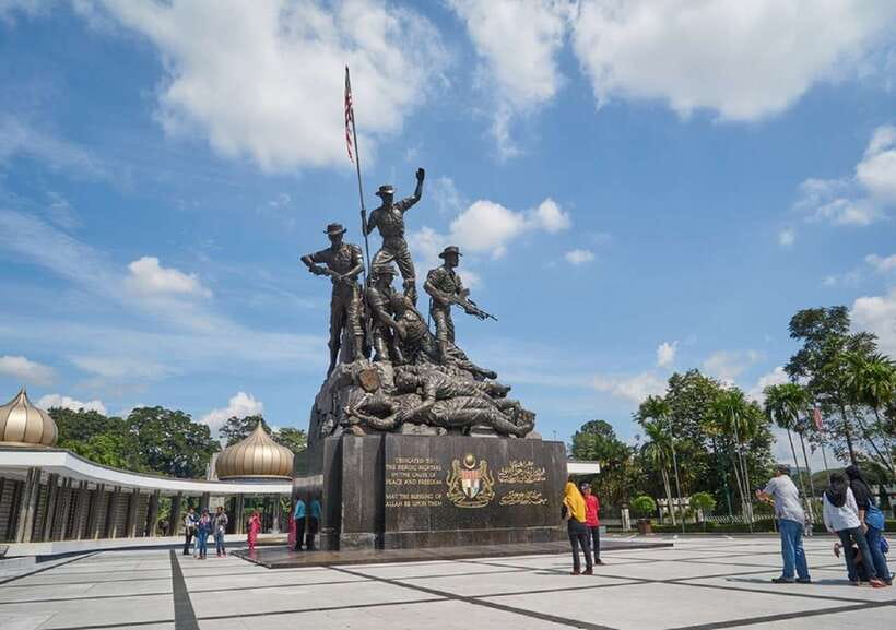 Kuala Lumpur: Half Day Group City Highlights Tour - Hotel pickup and a comfortable start