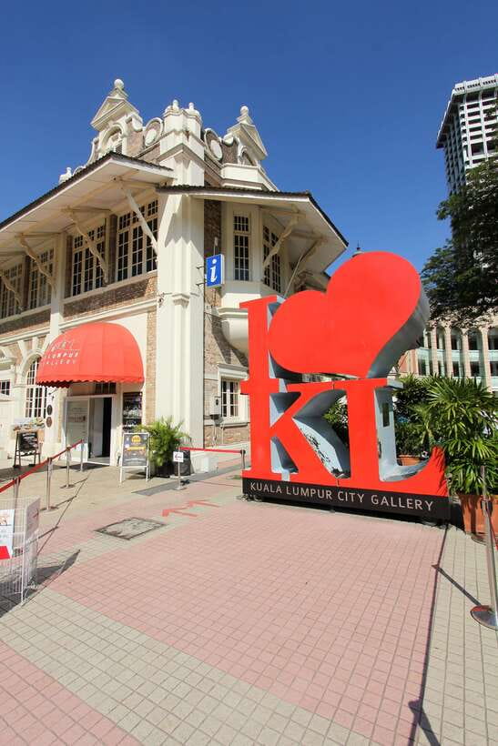 Kuala Lumpur: Half-Day Photo Tour with Petronas Twin Towers - Perdana Botanical Garden and the National Monument