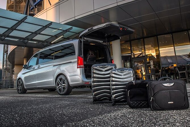Kuala Lumpur Hotel to Singapore Hotel (Door To Door) Overland Transfer - Why this transfer can make the border crossing easier