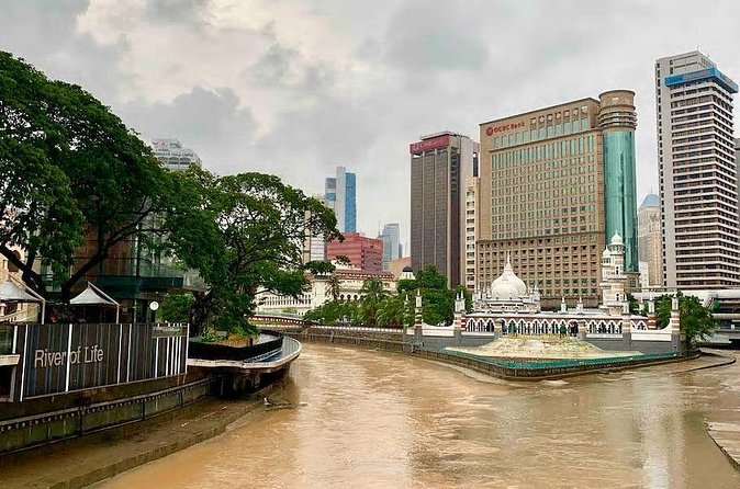 Kuala Lumpur InfoFun Walking Tour Experience - What the small group changes