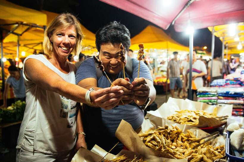 Kuala Lumpur: Local Street Food Night Tour - Reading Jalan Alor one bite at a time