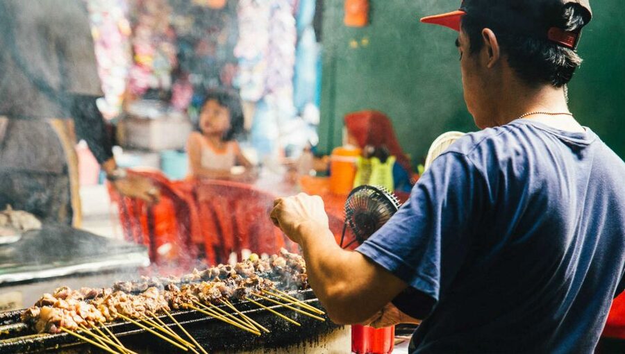 Kuala Lumpur: Local Street Food Night Tour - What the guides add to the food