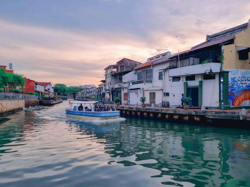 Kuala Lumpur: Malacca Day Trip with River Cruise and Lunch - Dutch Square and the city’s red-painted center