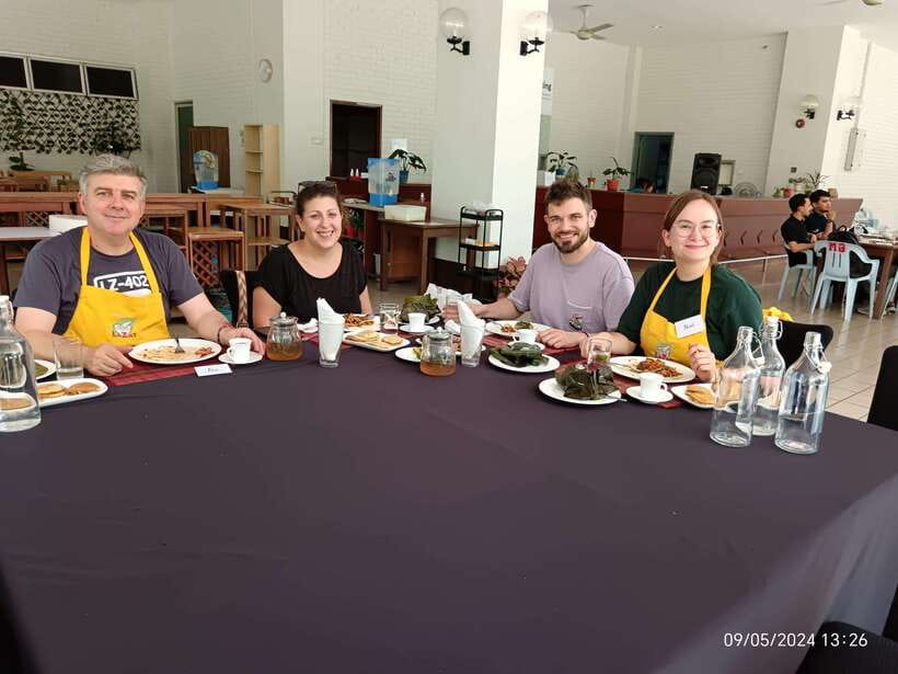 Kuala Lumpur: Malaysian Cooking Class with Market Tour - Cooking nasi lemak, rendang, and a complete lunch