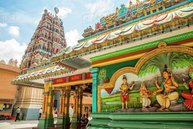 Kuala Lumpur Night City Tour: Experience the Nightlife - Petaling Street: Kuala Lumpur’s liveliest first stop