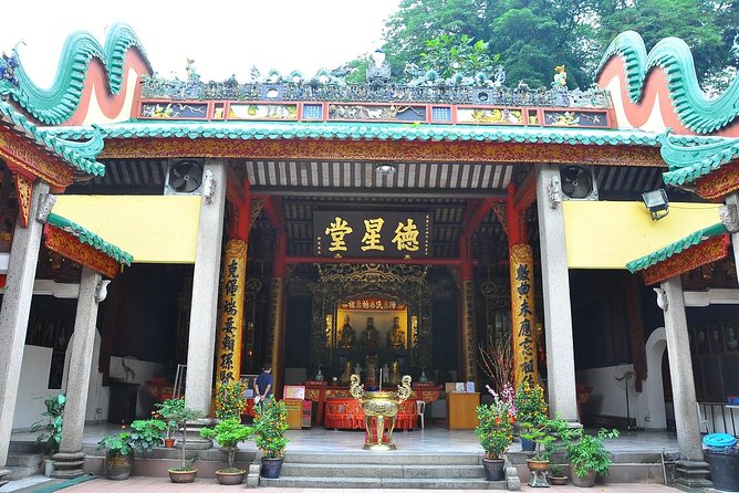 Kuala Lumpur Night Tour - The River of Life shows Kuala Lumpur’s changing center