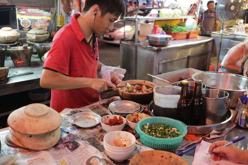 Kuala Lumpur: Nightlife Street Food Tour with 6 Tastings - Lanterns and a flexible Chinatown ending