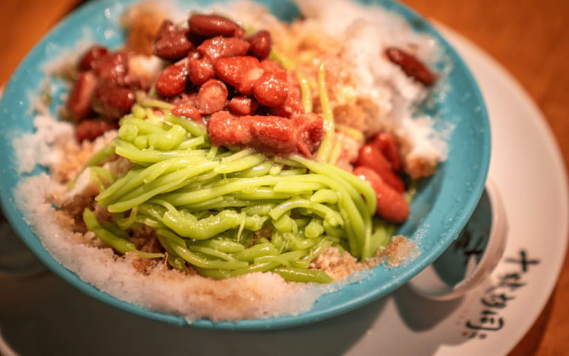 Kuala Lumpur: Nightlife Street Food Tour with 6 Tastings - A hidden cafe and carefully made tea finish the food