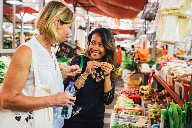Kuala Lumpur: Nightlife Walking Tour with Local Guide - Liuli Crystal Fountain and the polished side of KL