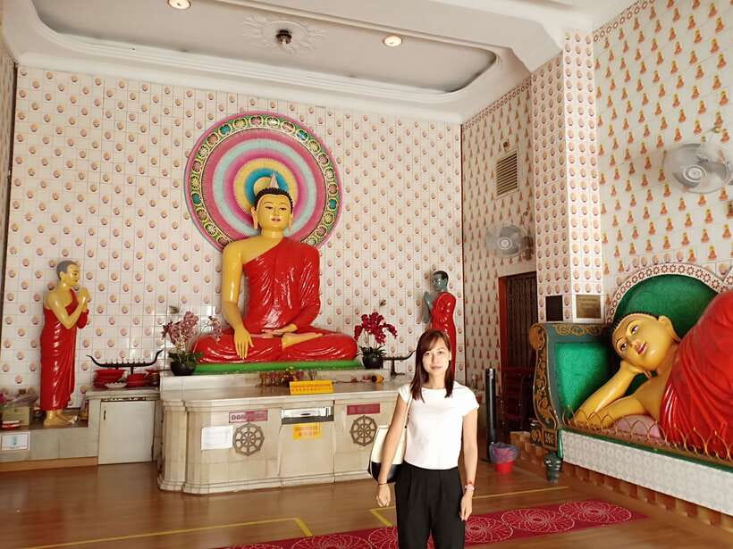 Kuala Lumpur: Private Batu Cave, National Mosque Tour, Lunch - Lunch in Little India is more than a meal break