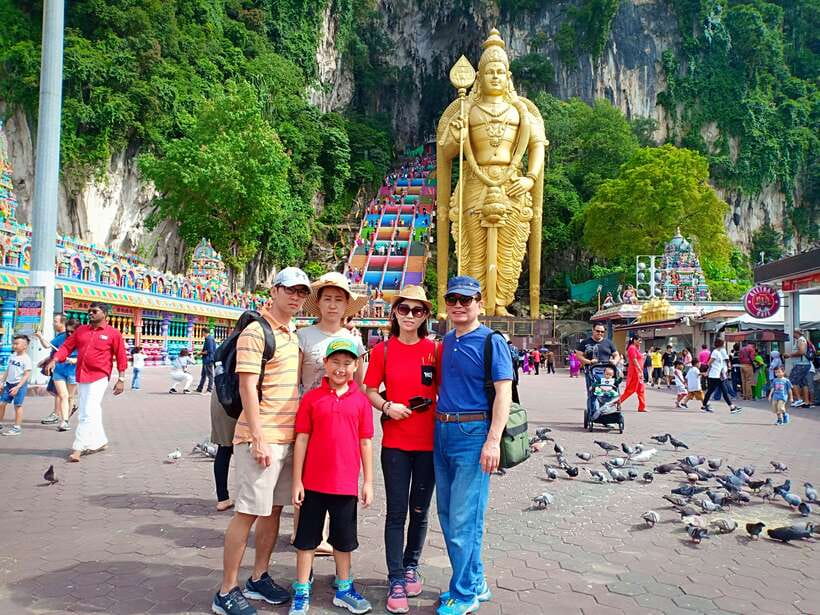 Kuala Lumpur: Private Batu Cave, National Mosque Tour, Lunch - The private car, guide style, and pace