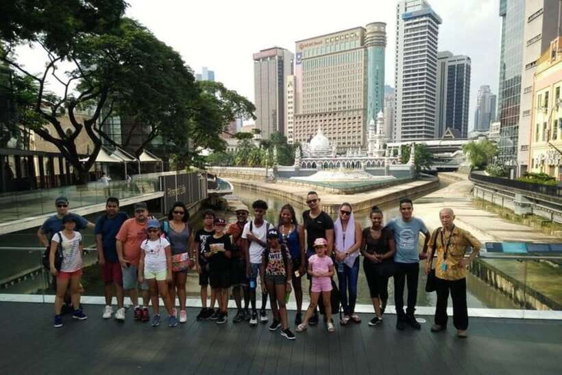 Kuala Lumpur: Private custom walking tour with a local guide - What the praise tells you about the guiding