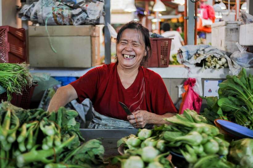 Kuala Lumpur: Private Food Tour – 10 Tastings with Locals - Nasi lemak and paper dosa: two essential tastings