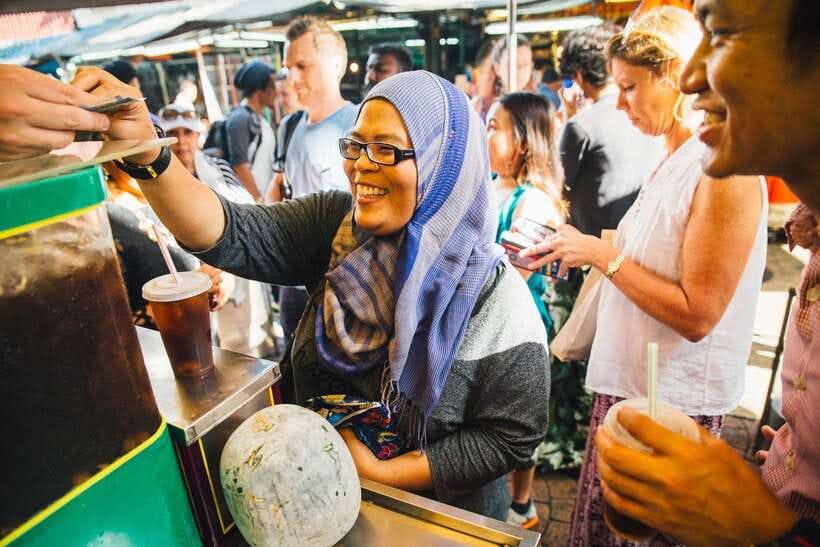 Kuala Lumpur: Private Food Tour – 10 Tastings with Locals - The guide makes or breaks the experience
