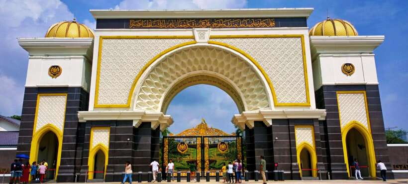 Kuala Lumpur: Private Half-Day City Tour - Petronas Twin Towers: the essential photo stop
