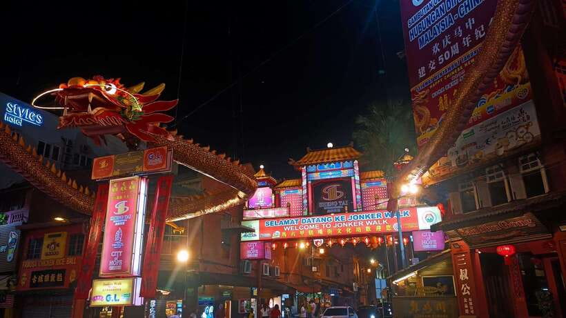 Kuala Lumpur: Private Malacca Night Tour w/Cruise & Trishaw - Jonker Walk before the night gets busy