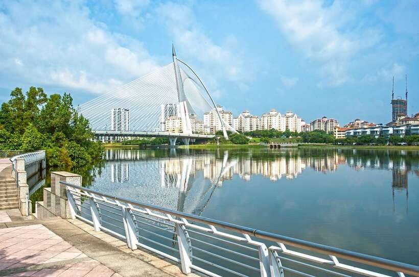 Kuala Lumpur: Putrajaya City Tour with Lake Cruise - Perdana Putra and Malaysia’s Administrative Center