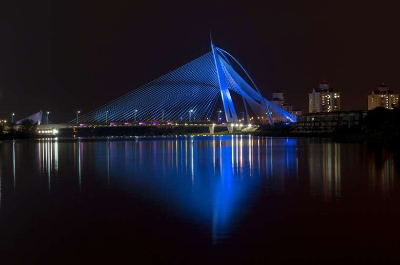 Kuala Lumpur: Putrajaya City Tour with Lake Cruise - The International Convention Centre and the Road Views