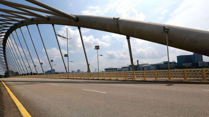 Kuala Lumpur: Putrajaya Tour with Traditional Boat Cruise - Why Putrajaya Makes a Good Change from Kuala Lumpur
