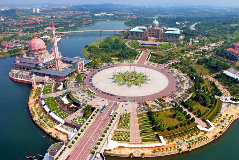 Kuala Lumpur: Putrajaya Tour with Traditional Boat Cruise - Who Will Get the Most from This Tour