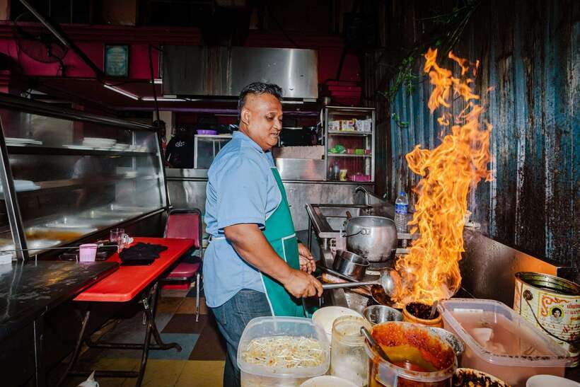 Kuala Lumpur: Sambal Street Food Tour with 15+ Tastings - Chow Kit market and the ingredients behind the dishes