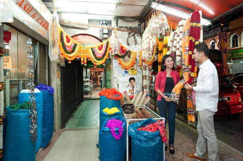 Kuala Lumpur: Street Market Exploration & Shopping Tour - Chinatown, bargaining, and local food