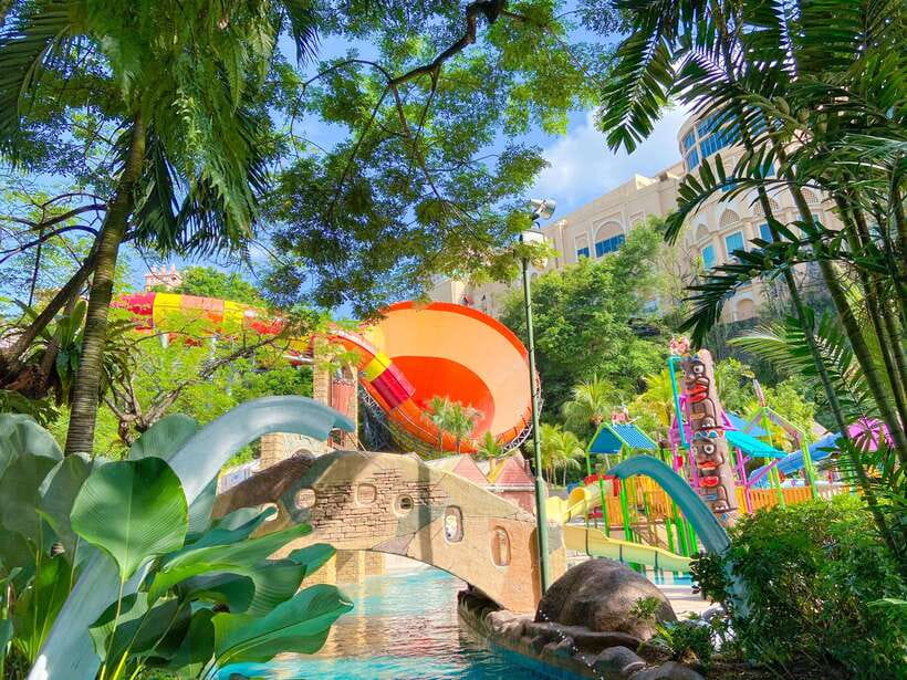 Kuala Lumpur: Sunway Lagoon Ticket & 1-Way Transfer - Six zones, one very busy park