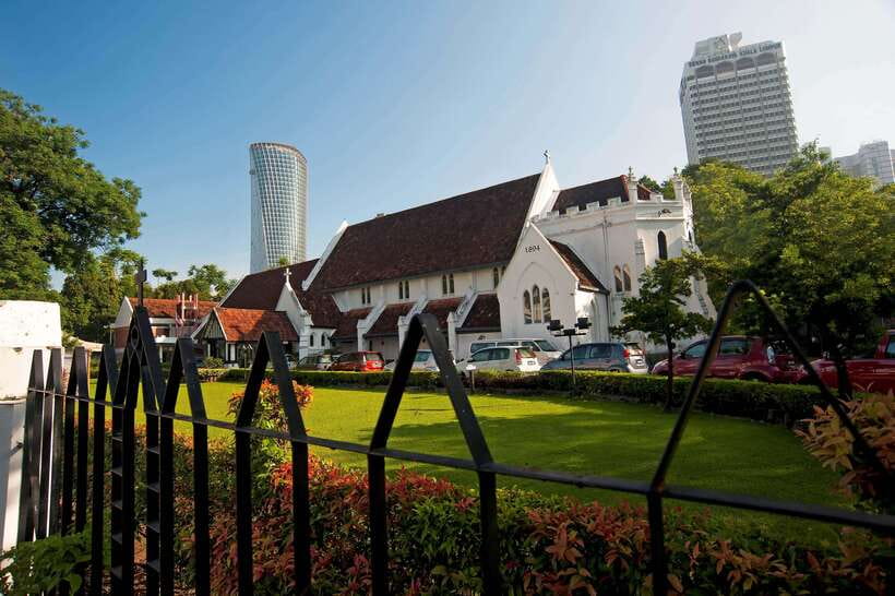 Kuala Lumpur: Temple & Shrine Private Half Day Tour - Thean Hou Temple’s carved details and quiet gardens