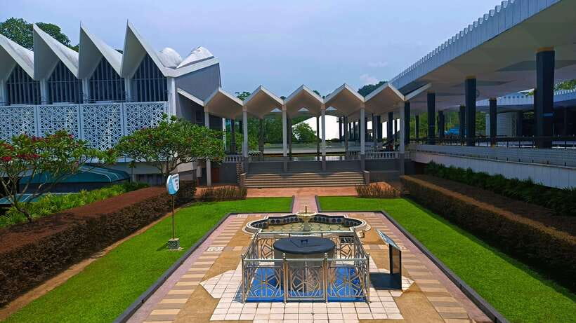 Kuala Lumpur: Temple & Shrine Private Half Day Tour - Gurdwara Sahib and Sikh community life