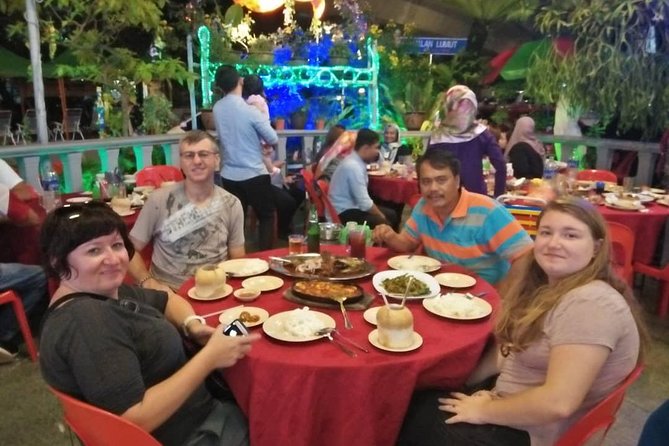 Kuala Selangor Fireflies Tour with Fort Altingsburg & Dinner - Waiting for the fireflies after 8 pm