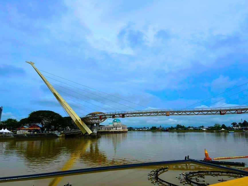 Kuching: Walking Tour with Sampan Boat Ride and Lunch - Darul Hana Bridge and the India Mosque