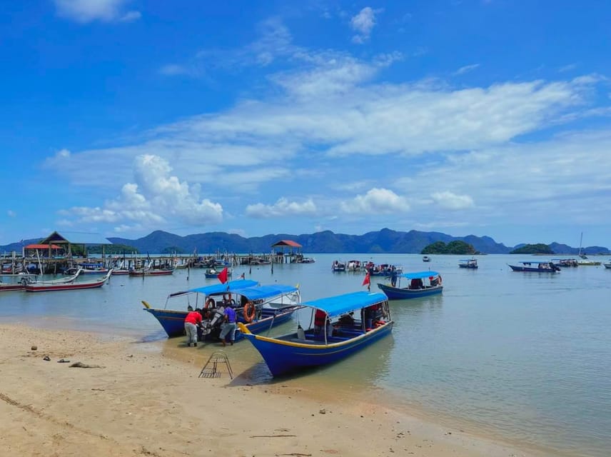 Langkawi: Island Hopping Shared Boat Tour - Pulau Singa Besar and the eagle-feeding stop