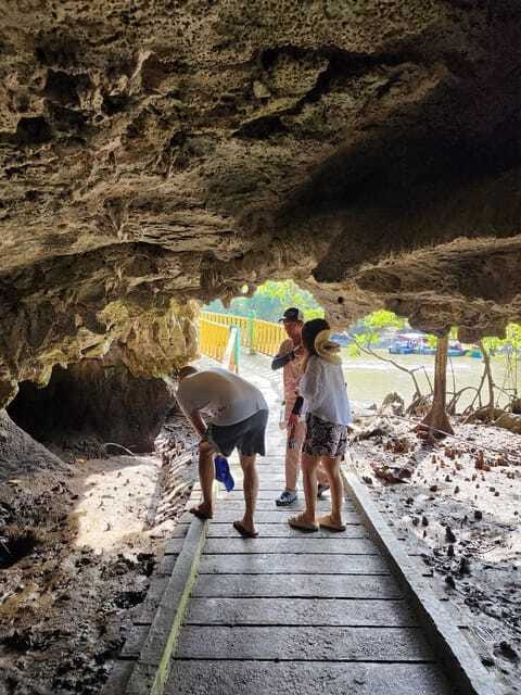 Langkawi : Kilim Mangrove Boat & Fun Kayak Tour with Lunch - Lunch at the fish farm or floating restaurant