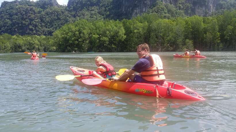 Langkawi: Kilim River Mangrove Safari Kayaking Tour - Fish farm lunch and a floating restaurant