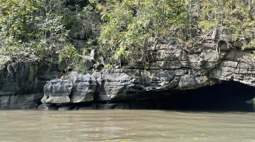 Langkawi:Mangrove Tour Private VIP Boat - Mangrove channels and limestone cliffs