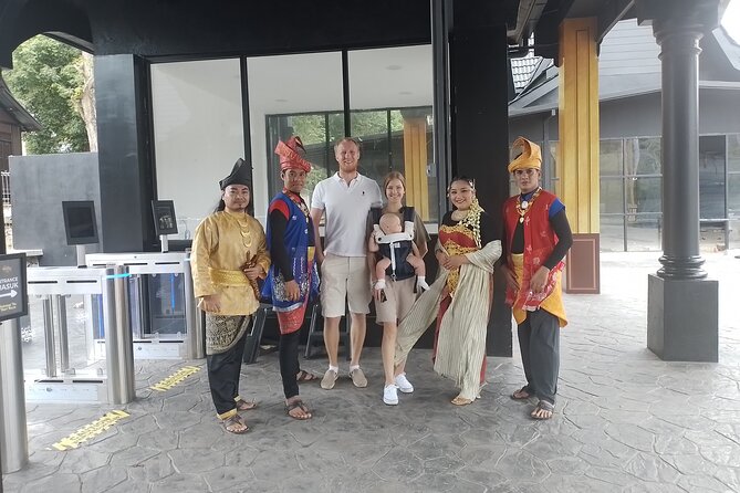 MALACCA DAY TRIP (Price based per Car) - Dutch Square and Malacca’s old center