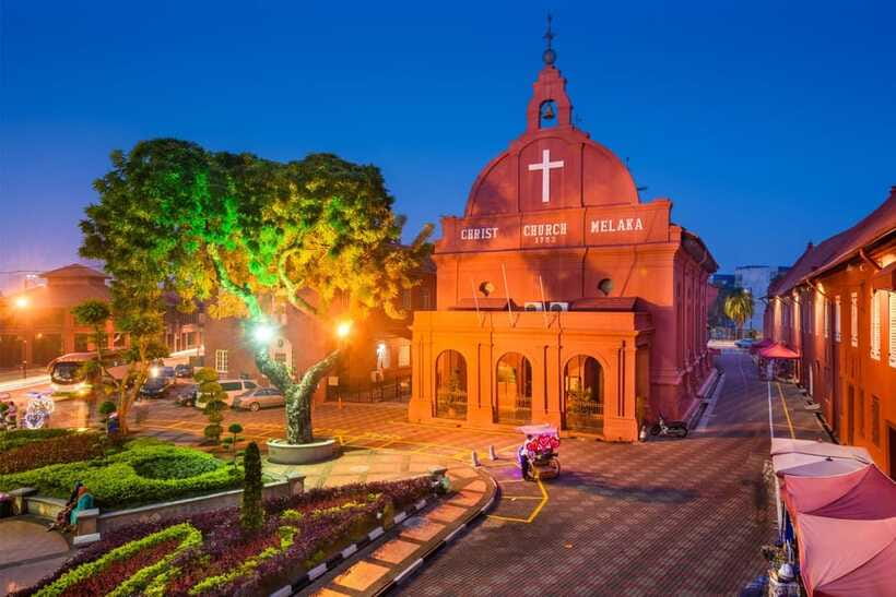 Malacca & Putrajaya Tour - Putrajaya’s pink mosque and grand civic buildings
