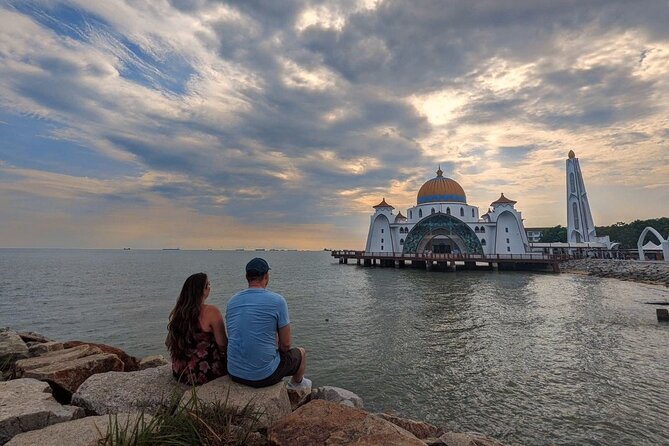 Malacca's Famous Spots: Private Day Tour - A flower-covered trishaw ride through the old center