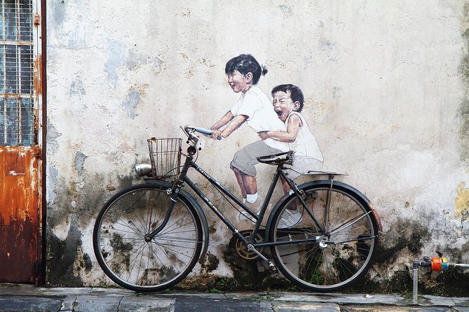 Penang Instagrammable Tour with Lunch - George Town street art: start with the famous faces