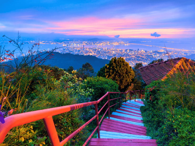 Penang: Kek Lok Si Temple and Penang Hill Guided Tour - The value of a guide at both stops
