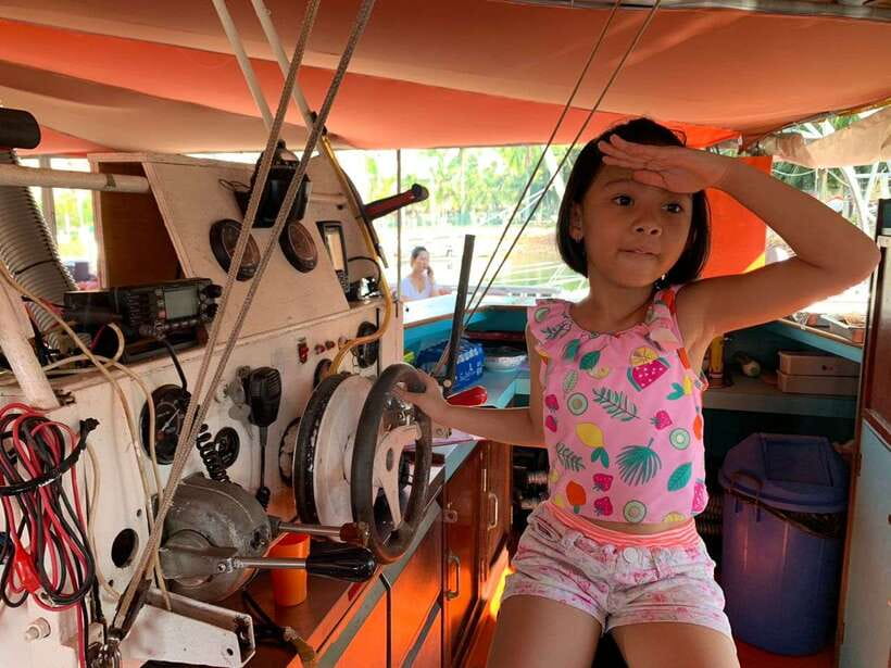 Port Dickson: Dragon Sunset Cruise with Salt Water Jacuzzi - Karaoke, cordial, water, and banana cake