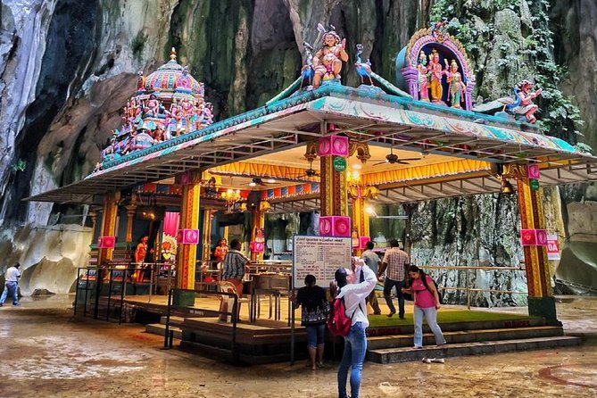 Private Batu Caves, National Mosque & Religious Tour with Lunch - Banana leaf lunch adds real value