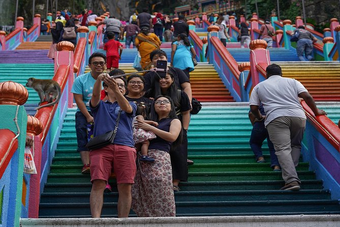 Private Batu Caves, National Mosque & Religious Tour with Lunch - What the private vehicle changes