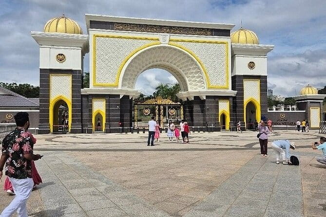 Private Half-Day Cultural Tour in Kuala Lumpur - Timing, traffic, and the morning or afternoon choice
