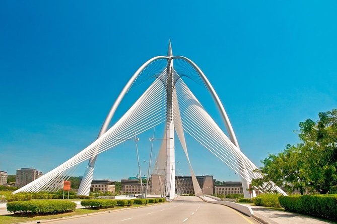 Private Half-Day Putrajaya Tour with Lake Cruise from Kuala Lumpur - Perdana Putra, Malaysia’s government center