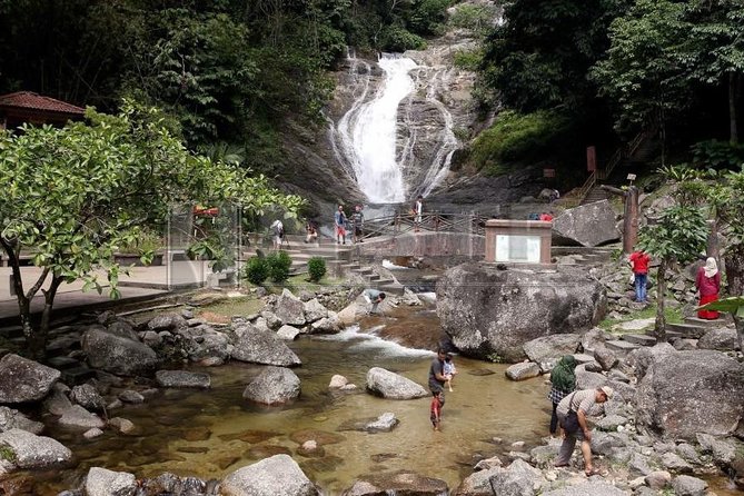 Private Kanching Waterfalls with Batu Caves & Ramayana Caves Tour - Batu Caves: limestone, shrines, and Tamil culture
