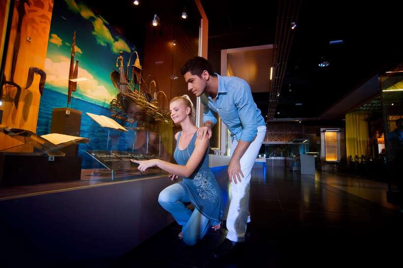 Private KL City Tour with Petronas Twin Towers & Batu Caves - Mosques, temples, gardens, and the royal view